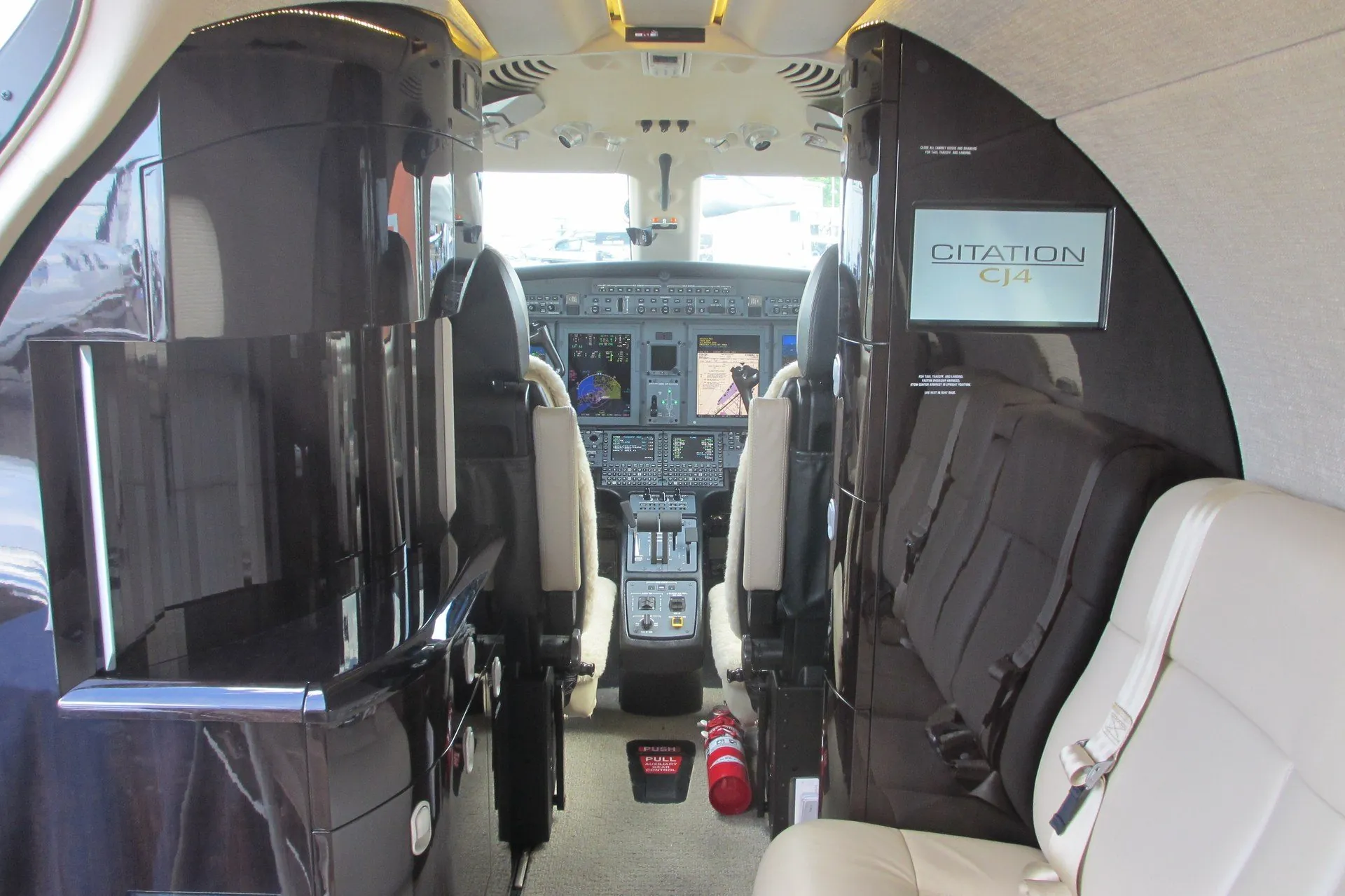 Citation CJ4 cockpit and cabin entry
