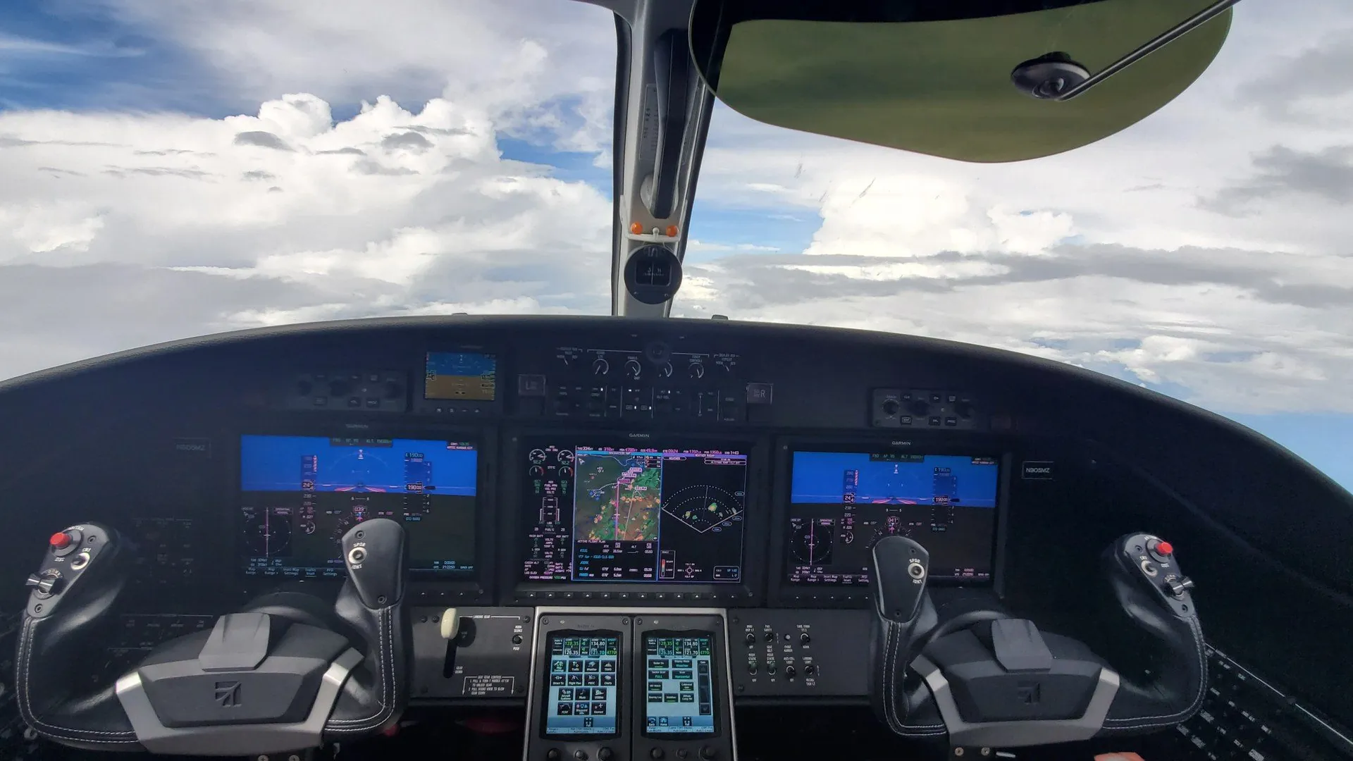 Citation M2 cockpit with Garmin G3000 avionics